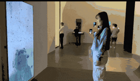 艺术家们手握“飞桨” 划出金秋UCCA最值得一看的AI艺术展