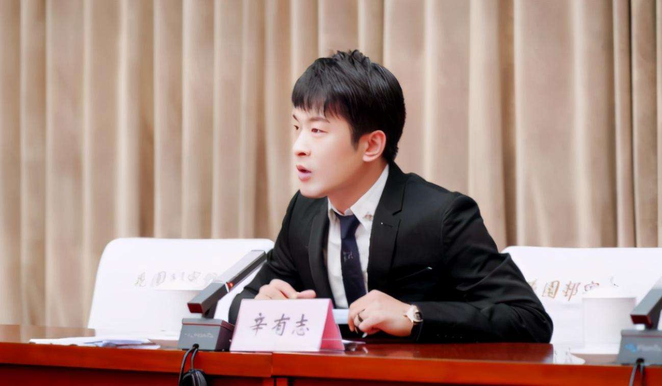 辛巴成为靶子不冤，但且慢给他“判刑”