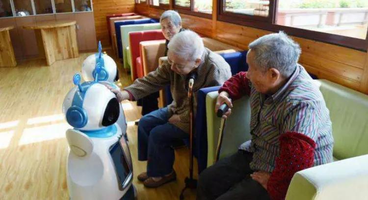 跨越“数字鸿沟”，日本老年智能化服务的解法