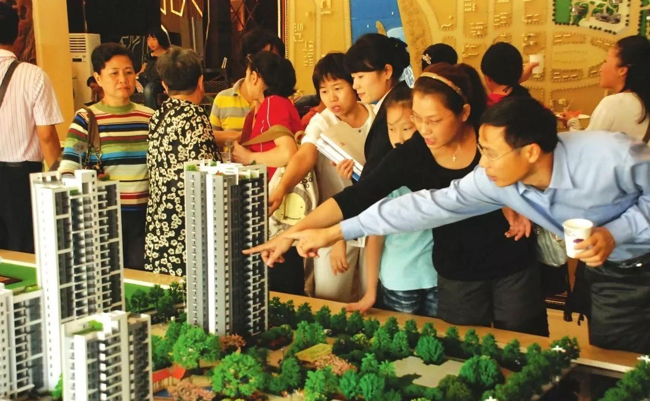 凌晨四点去抢房，环一线楼市的野望与迷茫