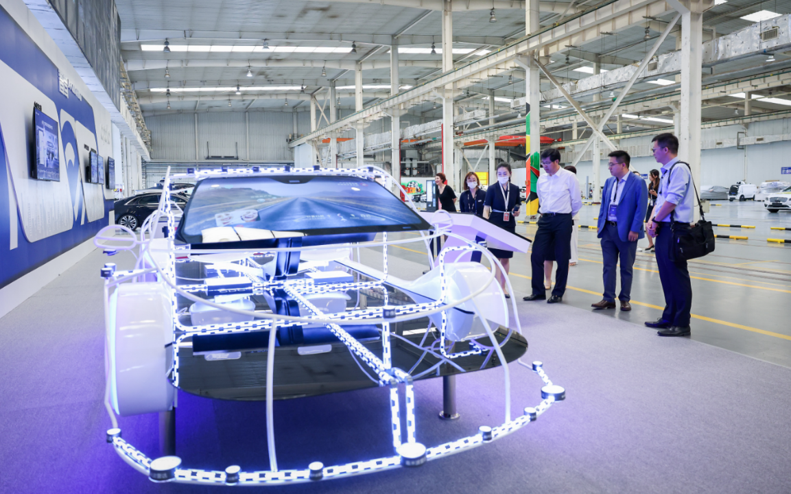 自动驾驶产业进入“两条腿”时代：车路协同的中国式飞跃