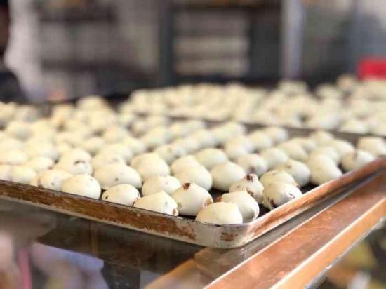 排队两小时买墨茉、虎头局，但别指望年轻人“味蕾忠诚”