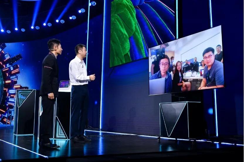 AI：如何用软件逻辑做硬件爆款？