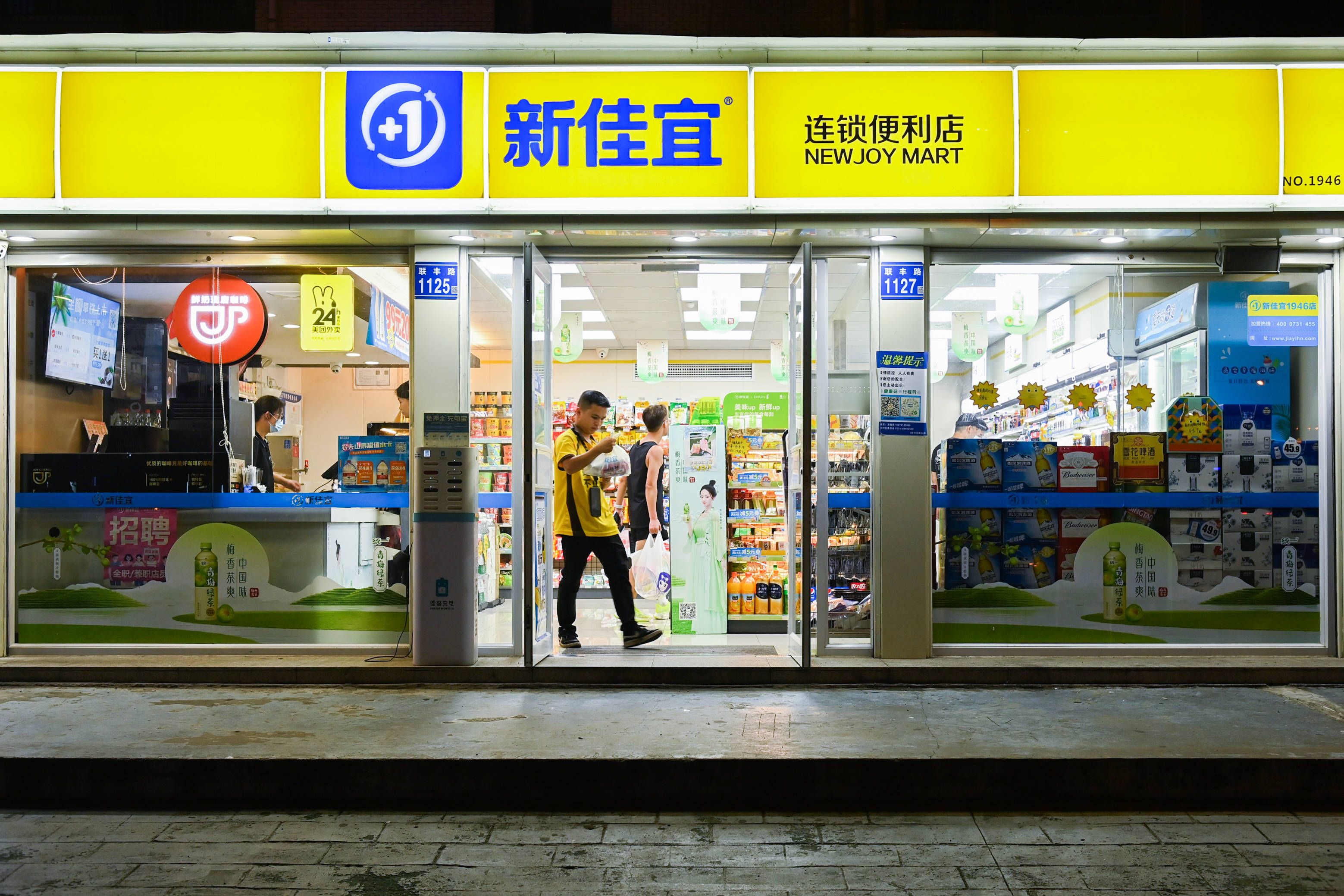 中日便利店大战三十年，本土品牌靠“外卖”上演“大逆转”