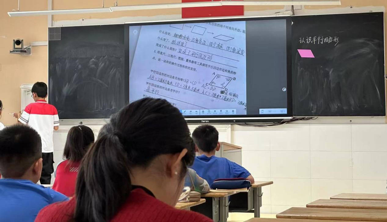 低调又神秘的电子黑板产业，可能比家长更焦虑