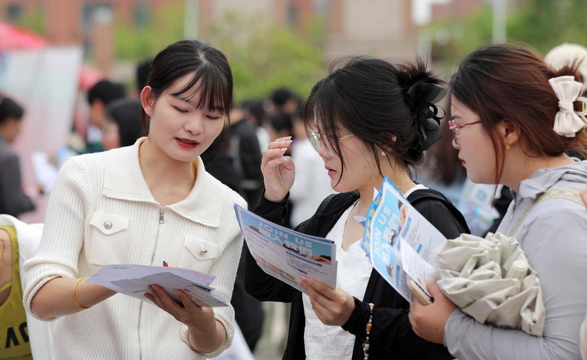 连小红书都想给这届年轻人找个班上？