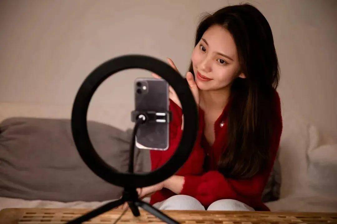 不会吧，大模型的尽头居然也是“带货”？